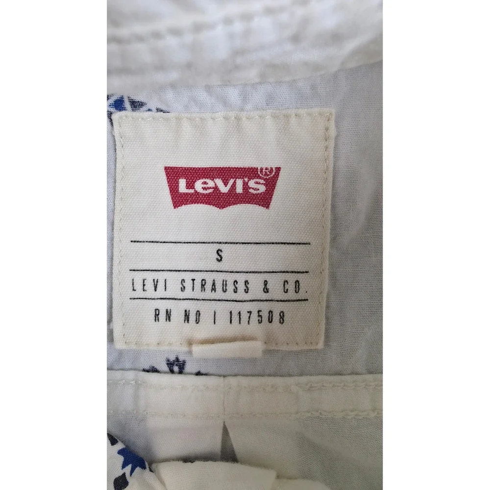 Levis levi button